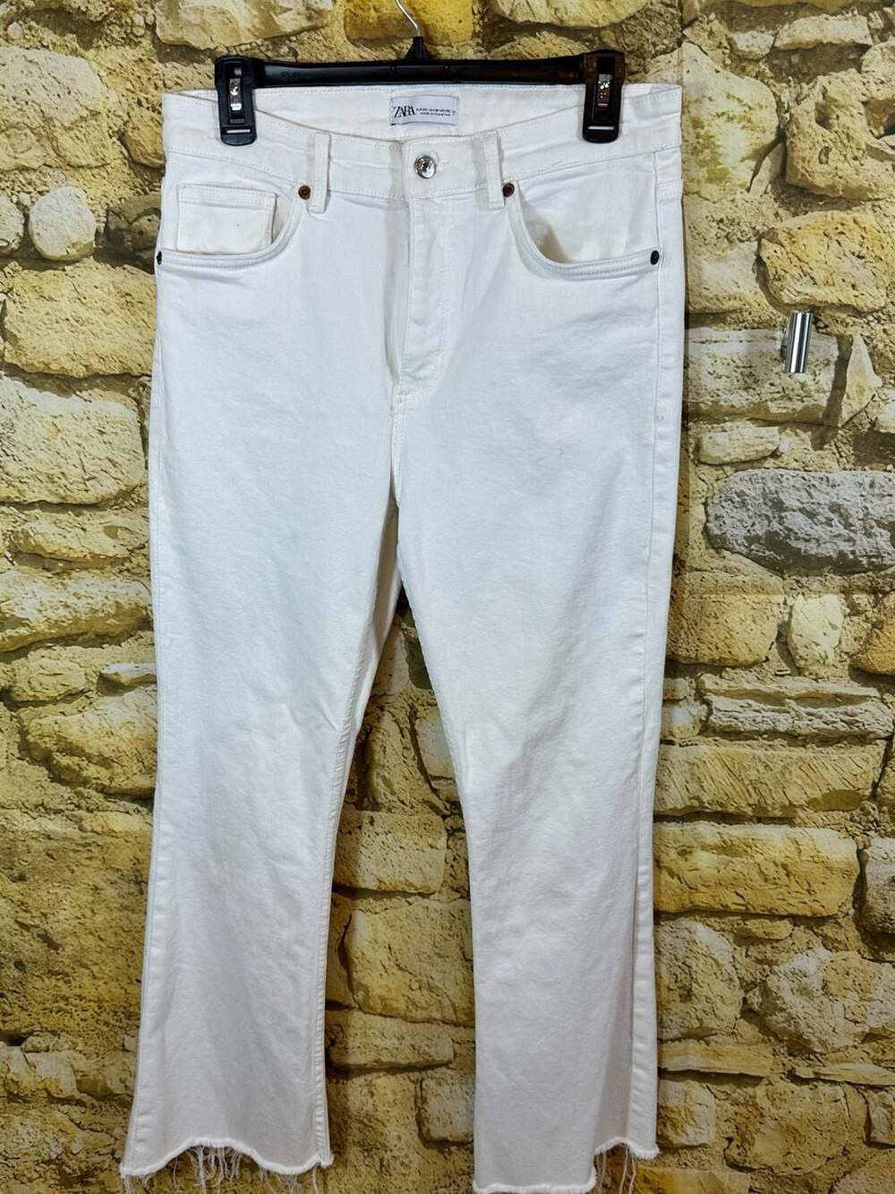 Zara White Denim Jeans with Raw Fringed Hem Size 10